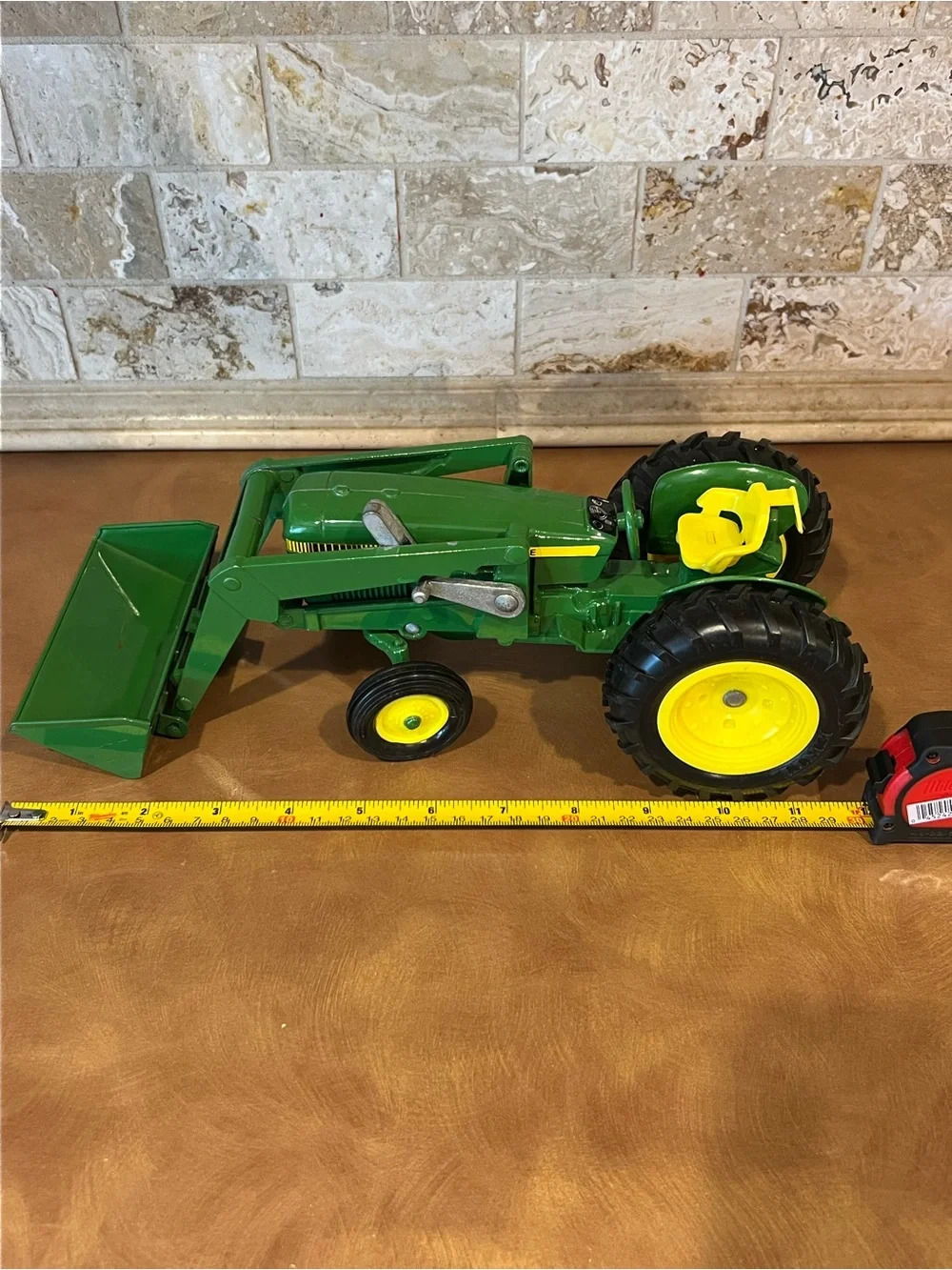 John Deere 0638 1/16 DieCast Utility Tractor w/Loader Toy
